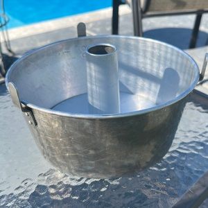 Angel food cake pan EUC